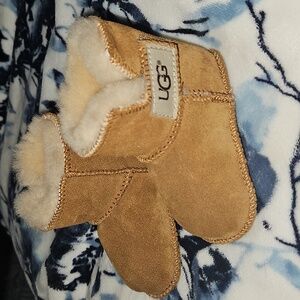Ugg baby 2-3